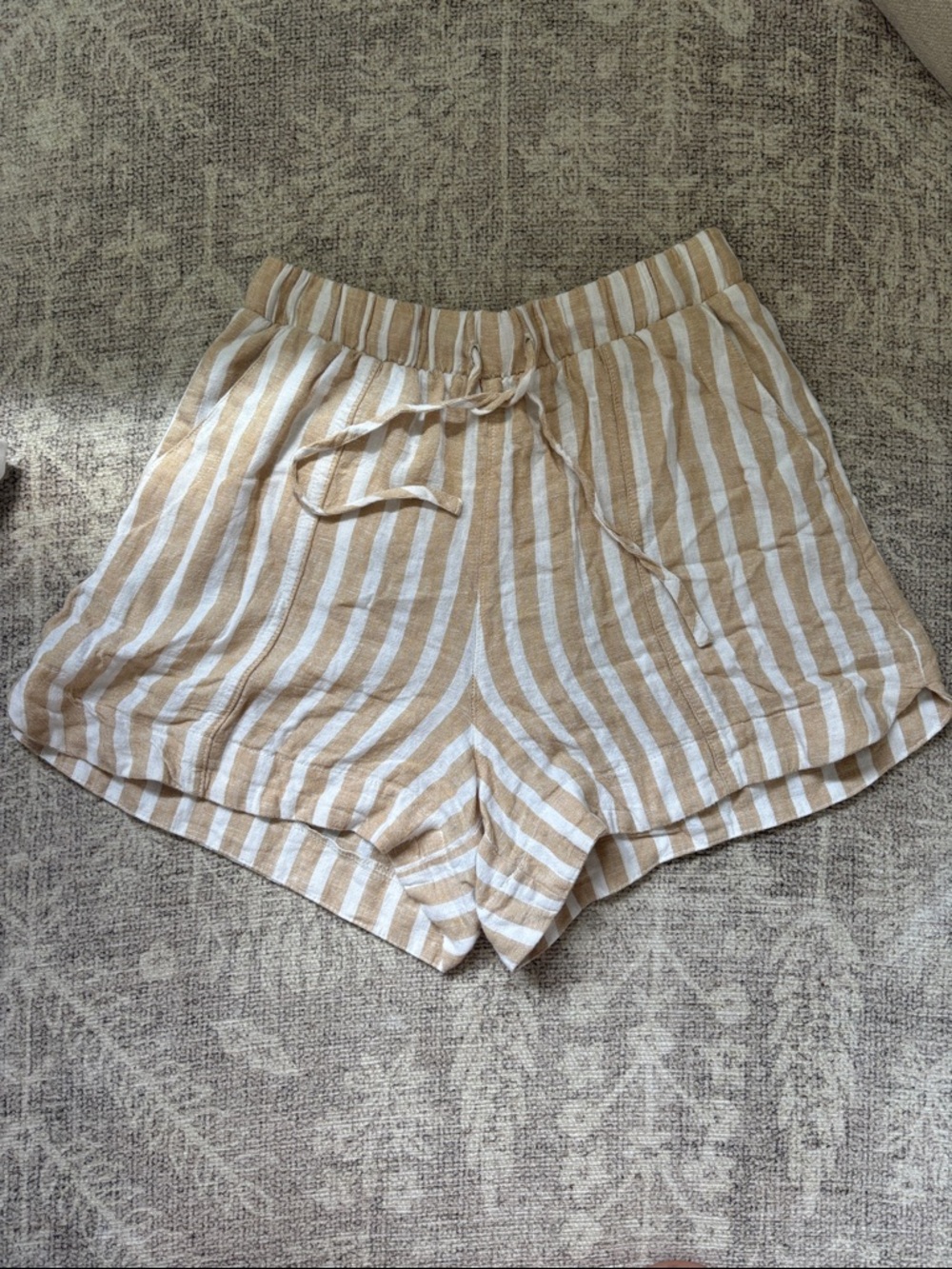 Universal Thread Women’s Beige and White Striped Drawstring Shorts